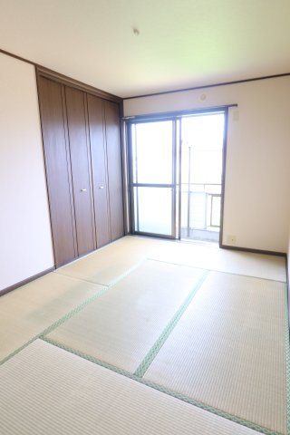 コーポツインズの和室
