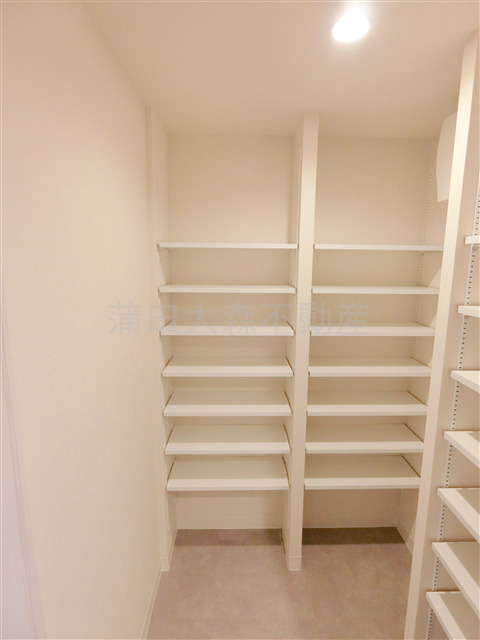 KDXレジデンス田園調布南の設備|シューズインクローゼット　玄関収納！