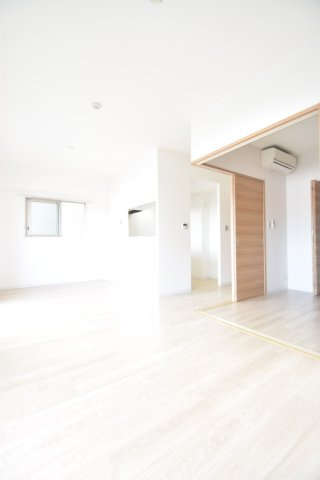 大阪市城東区新喜多２丁目の賃貸マンションの居間・リビング