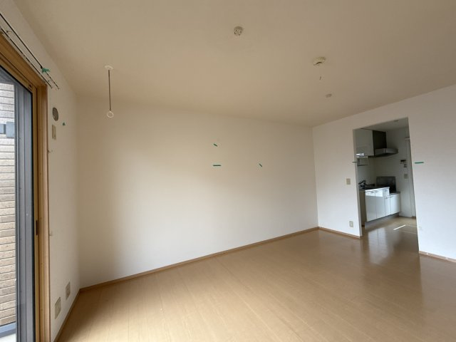 オークスコート西新在家　B棟の居間・リビング