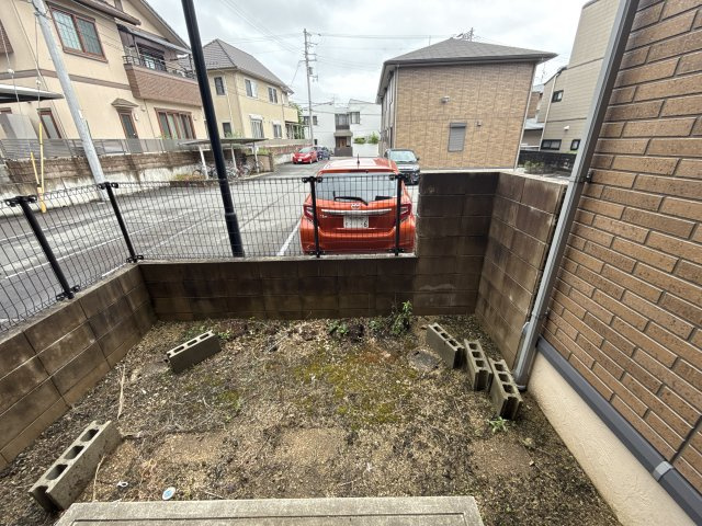 オークスコート西新在家　B棟の庭