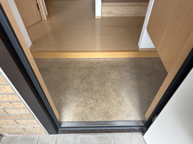 オークスコート西新在家　B棟の玄関