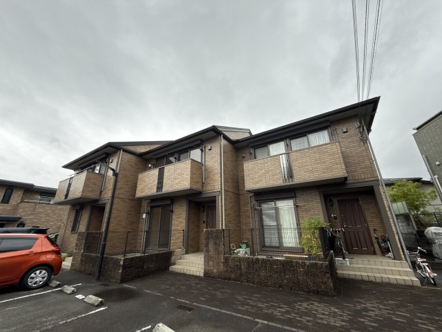 オークスコート西新在家　B棟の外観