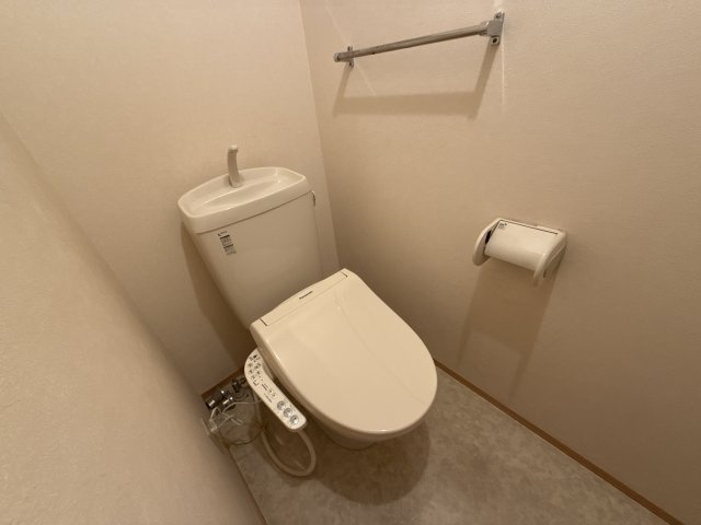 オークスコート西新在家　B棟のトイレ