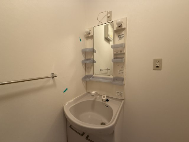 オークスコート西新在家　B棟の洗面所