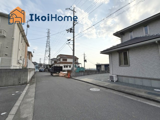 明石市魚住町金ケ崎　1号地　土地の前面道路含む現地写真|●資料・カタログのご請求無料●バス停まで徒歩5分、10分で魚住駅にも到着し通勤や通学に便利な立地