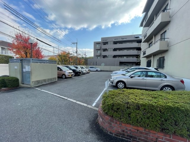 千里藤白台リッツハウス　D29の駐車場
