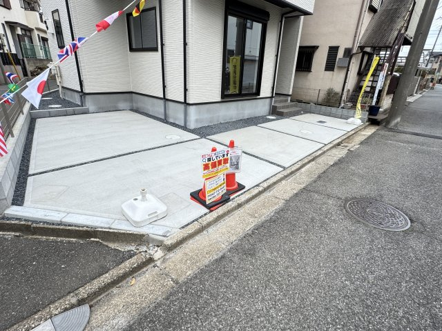 松戸市常盤平柳町新築戸建【牧野原小学校：7分】の駐車場|駐車スペース2台分完備