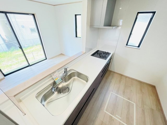 豊田市上原町　新築分譲住宅　全1棟　1号棟のキッチン|浄水器一体型水栓です。