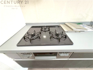 多数の調理器具を同時に使用でき、料理の効率化が可能。省エネで節約になり、様々な料理スタイルに適応できます。また、火力調整が独立しており、手入れや掃除もしやすく、今よりもっとお料理が楽しくなるかも。