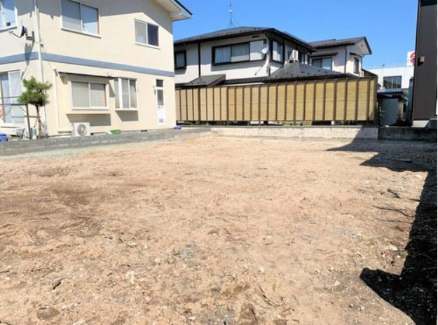 山形市松山三丁目4-7の外観