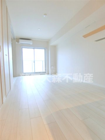 KDXレジデンス田園調布南の居間・リビング|南東向き！LDK12.7帖　カウンターキッチンのリビングダイニングキッチン