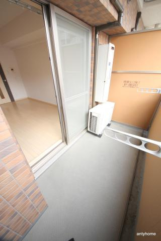 プレサンス梅田EAST　仲介手数料無料のバルコニー
