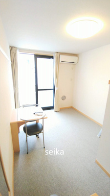 【居間・リビング】 | グレイスⅢ | 造り付けベットタイプのお部屋です。