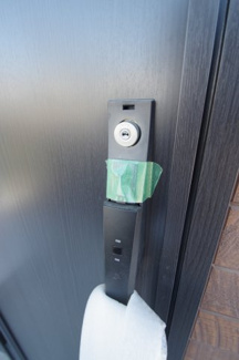 【防犯設備】 | 【仲介手数料無料！！】府中市是政6丁目　新築戸建て（全3棟）A号棟　5080万円 | 玄関扉はカードキー対応