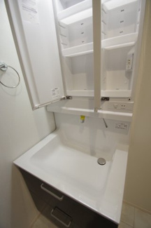 【洗面所】 | 【仲介手数料無料！！】府中市是政6丁目　新築戸建て（全3棟）A号棟　5080万円