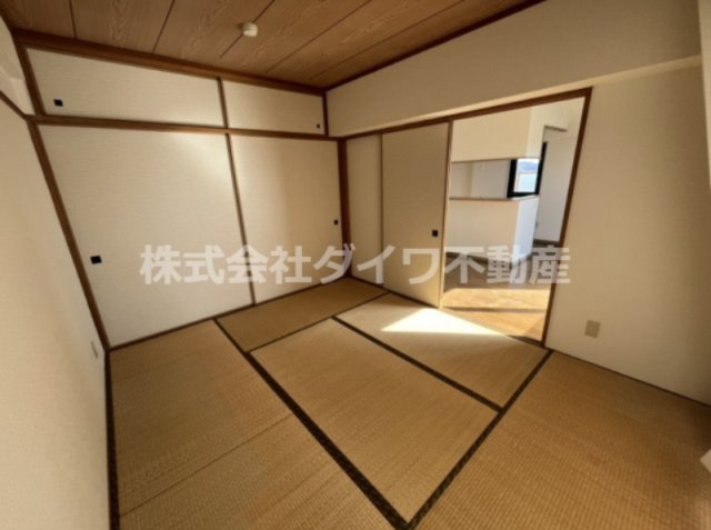 グローリアス岡崎戸崎町の和室