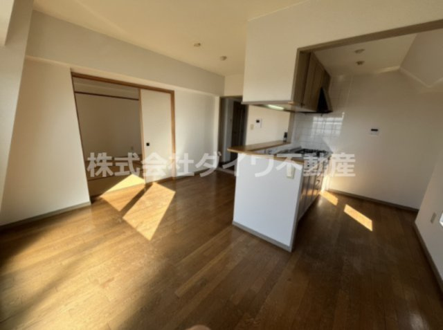 グローリアス岡崎戸崎町の居間・リビング