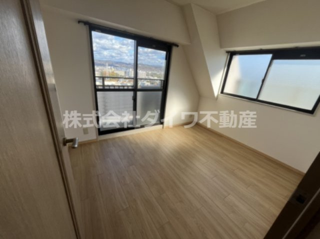 グローリアス岡崎戸崎町の洋室