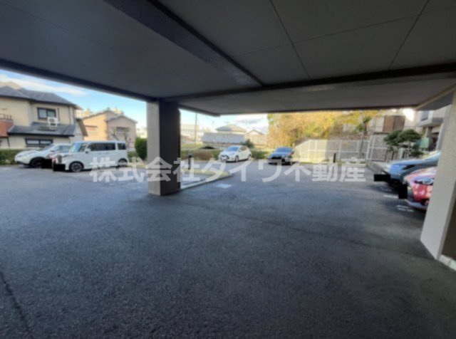 グローリアス岡崎戸崎町の駐車場