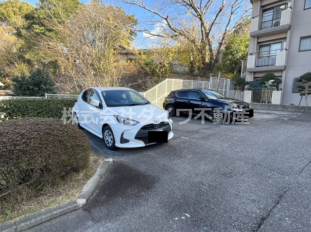 グローリアス岡崎戸崎町の駐車場