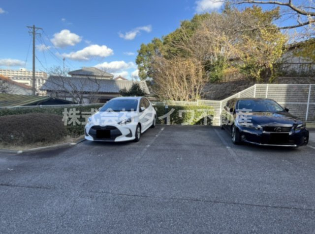 グローリアス岡崎戸崎町の駐車場