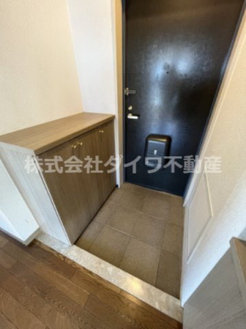 グローリアス岡崎戸崎町の玄関