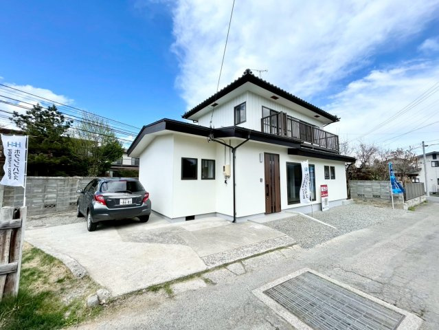 長野市三輪中古戸建の前面道路含む現地写真
