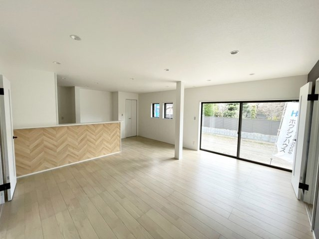 長野市三輪中古戸建の居間・リビング