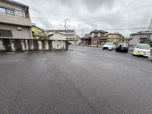 ロッキー豊栄A棟の駐車場