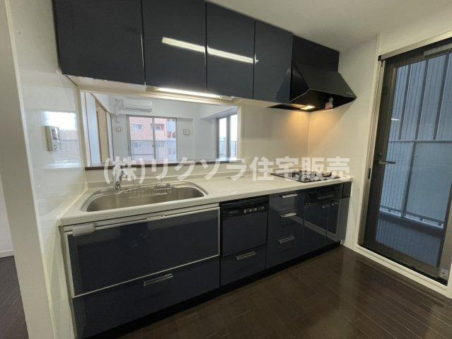 ロイヤルメドゥ香里園タワーのキッチン|独立型キッチン
■物件内覧・資金計画相談・住宅ローン相談、リフォーム相談、お問合せ受付中■
※当日・翌日のご内覧、ご相談はお電話でのお問合せがスムーズです！