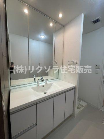 ロイヤルメドゥ香里園タワーの独立洗面台|■物件内覧・資金計画相談・住宅ローン相談、リフォーム相談、お問合せ受付中■
※当日・翌日のご内覧、ご相談はお電話でのお問合せがスムーズです！