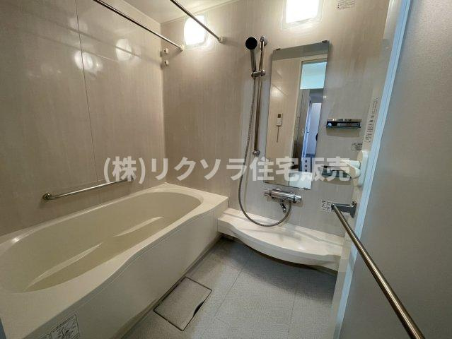 ロイヤルメドゥ香里園タワーの浴室|広々としたお風呂
■物件内覧・資金計画相談・住宅ローン相談、リフォーム相談、お問合せ受付中■
※当日・翌日のご内覧、ご相談はお電話でのお問合せがスムーズです！