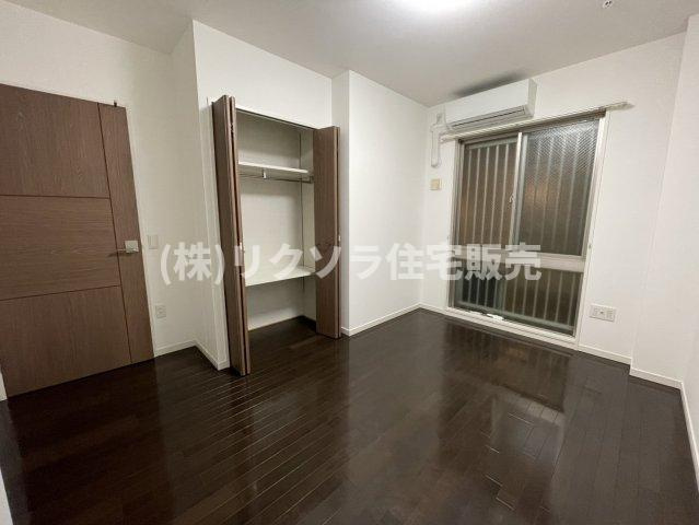 ロイヤルメドゥ香里園タワーの洋室|洋室6.4帖
■物件内覧・資金計画相談・住宅ローン相談、リフォーム相談、お問合せ受付中■
※当日・翌日のご内覧、ご相談はお電話でのお問合せがスムーズです！