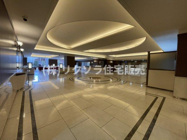 ロイヤルメドゥ香里園タワーのエントランス|■物件内覧・資金計画相談・住宅ローン相談、リフォーム相談、お問合せ受付中■
※当日・翌日のご内覧、ご相談はお電話でのお問合せがスムーズです！