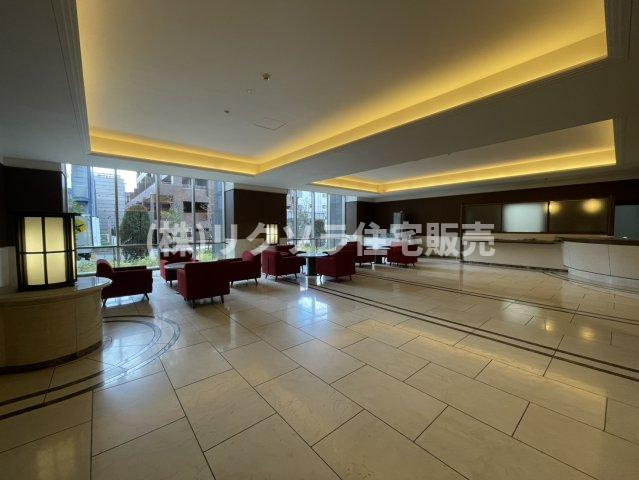 ロイヤルメドゥ香里園タワーのロビー|■物件内覧・資金計画相談・住宅ローン相談、リフォーム相談、お問合せ受付中■
※当日・翌日のご内覧、ご相談はお電話でのお問合せがスムーズです！