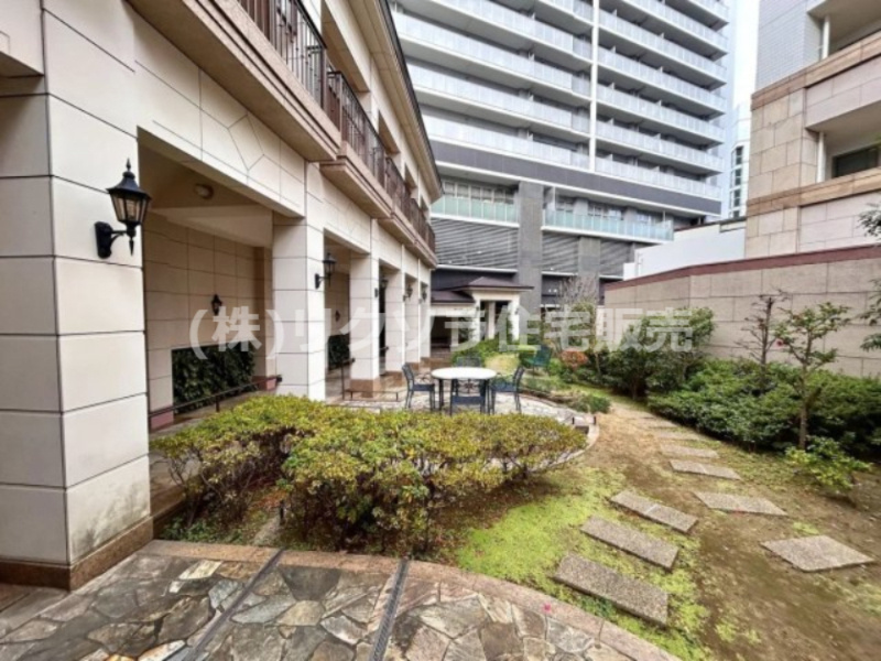 ロイヤルメドゥ香里園タワーの現況写真|マンション内庭園
■物件内覧・資金計画相談・住宅ローン相談、リフォーム相談、お問合せ受付中■
※当日・翌日のご内覧、ご相談はお電話でのお問合せがスムーズです！