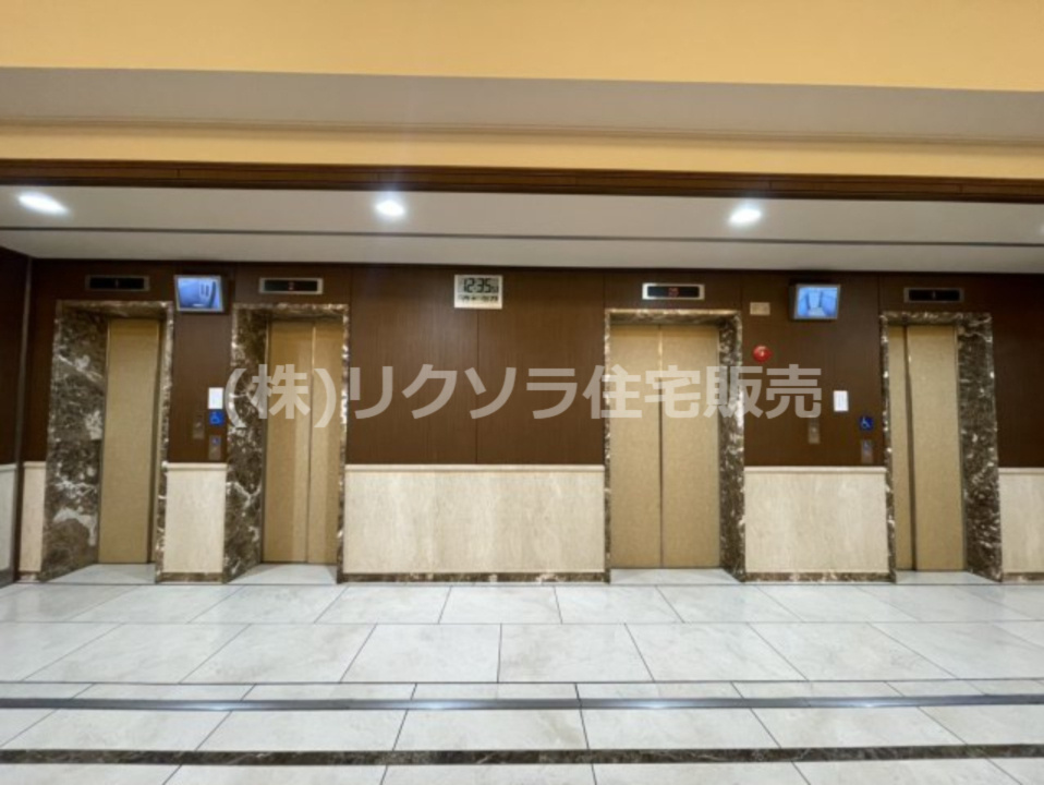 ロイヤルメドゥ香里園タワーのその他共用部分|エレベーター4基
■物件内覧・資金計画相談・住宅ローン相談、リフォーム相談、お問合せ受付中■
※当日・翌日のご内覧、ご相談はお電話でのお問合せがスムーズです！