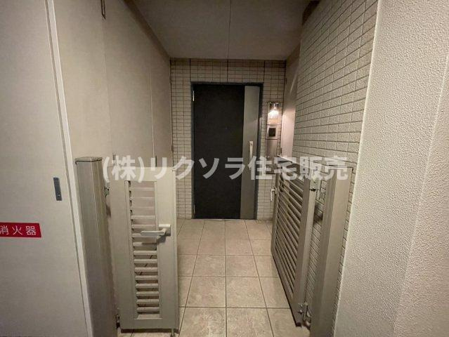 ロイヤルメドゥ香里園タワーの玄関|ポーチ付き
■物件内覧・資金計画相談・住宅ローン相談、リフォーム相談、お問合せ受付中■
※当日・翌日のご内覧、ご相談はお電話でのお問合せがスムーズです！