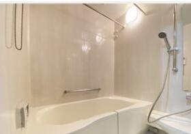 ロイヤルメドゥ香里園タワーの浴室|浴室乾燥機・追い炊き機能浴室
■物件内覧・資金計画相談・住宅ローン相談、リフォーム相談、お問合せ受付中■
※当日・翌日のご内覧、ご相談はお電話でのお問合せがスムーズです！