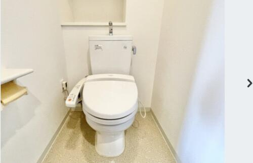 ロイヤルメドゥ香里園タワーのトイレ|温水洗浄便座付き
■物件内覧・資金計画相談・住宅ローン相談、リフォーム相談、お問合せ受付中■
※当日・翌日のご内覧、ご相談はお電話でのお問合せがスムーズです！