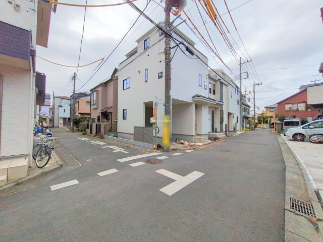 富士見市上沢１丁目の新築一戸建の前面道路含む現地写真