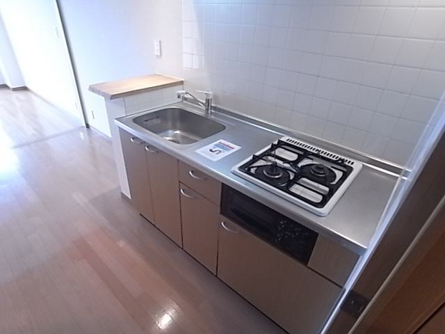 神戸市兵庫区上沢通８丁目の賃貸マンションのキッチン|システムキッチン（ガス２口）