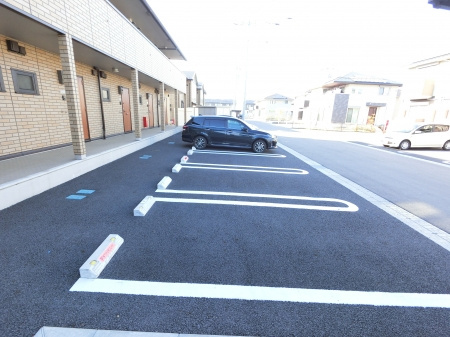 D-room思川ルージュAの駐車場