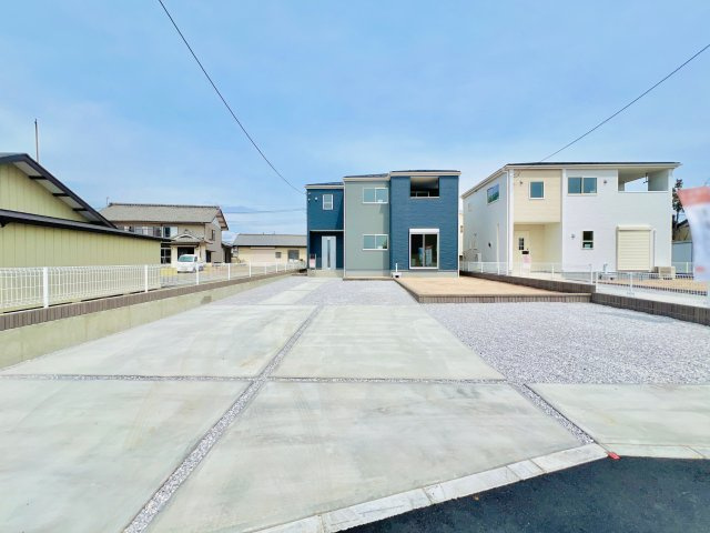 玉村町八幡原の外観|駐車スペースを確保しながらお庭のスペースも♪