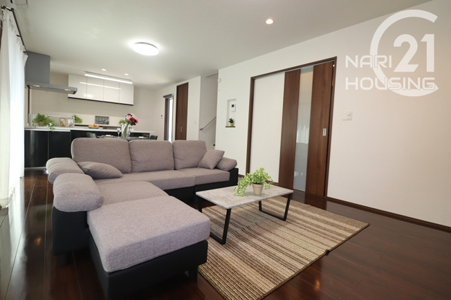 【居間・リビング】 | 昭島市大神町4丁目　中古戸建 | LDK19帖