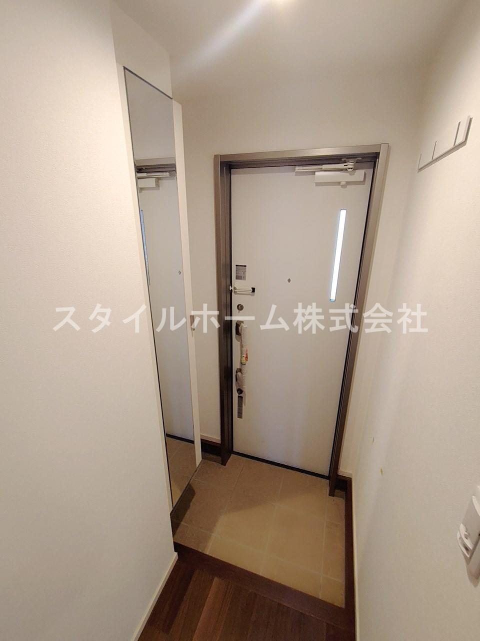 フォレストメゾン蔵子の玄関|同建物内別部屋の写真です。