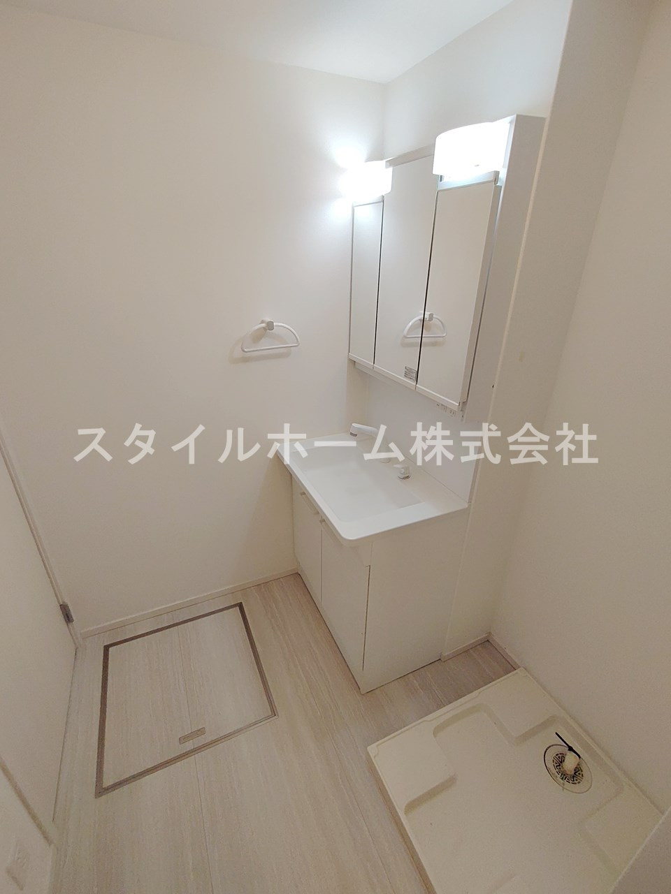 フォレストメゾン蔵子の洗面所|同建物内別部屋の写真です。