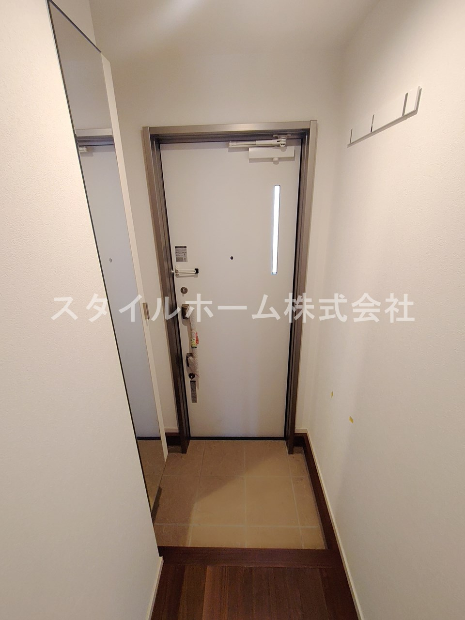 フォレストメゾン蔵子の玄関|同建物内別部屋の写真です。