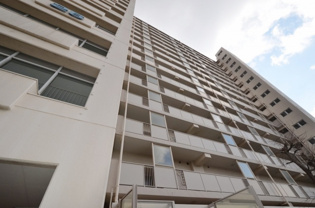 武庫川あおぞらのまち25号棟の外観